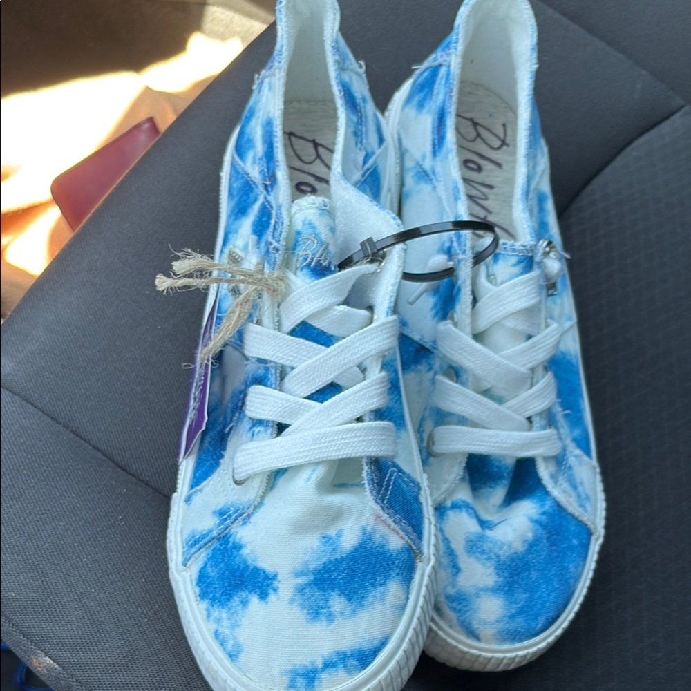 Blue Tie-Dye Women’s Canvas Sneakers - Blanc by (Unbranded)
